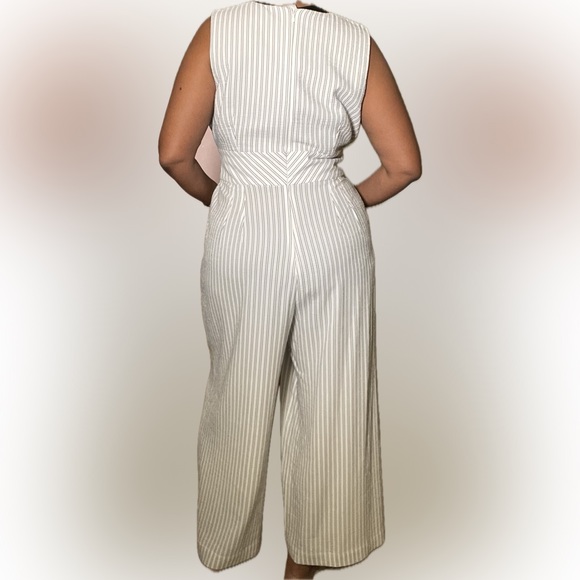 Calvin Klein Striped V Neck Crepe Cropped Jumpsuit Size 10 - Picture 3 of 6